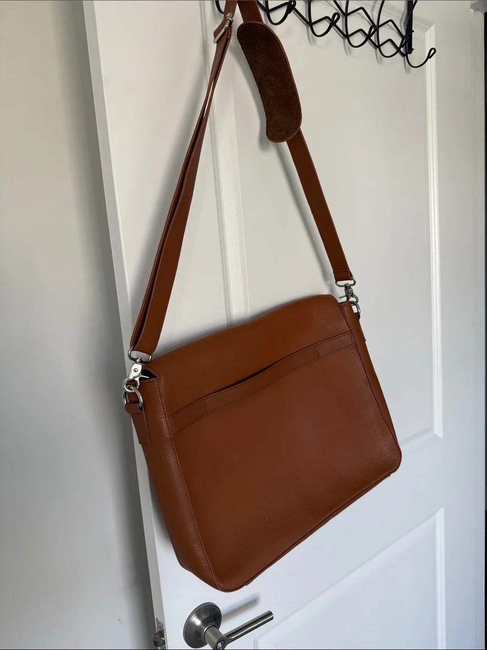 Excellent Hand Crafted Unisex Brown Leather Messenger Bag